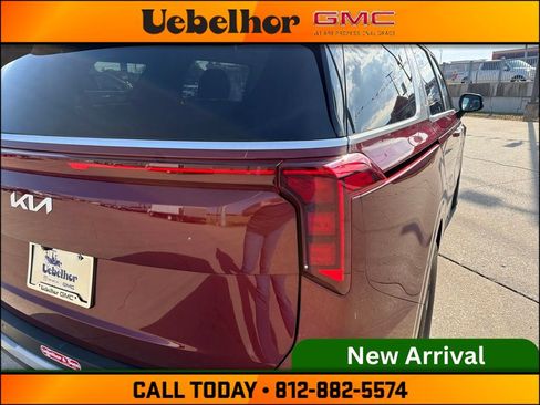 Used 2025 Kia Carnival FWD image 8