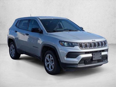 Used 2024 Jeep Compass Sport image 3