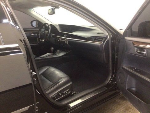 Used 2015 Lexus ES 350 w/ Luxury Package FWD image 8