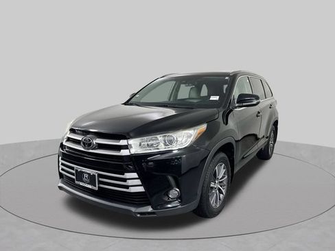 Used 2017 Toyota Highlander XLE AWD/4WD image 25