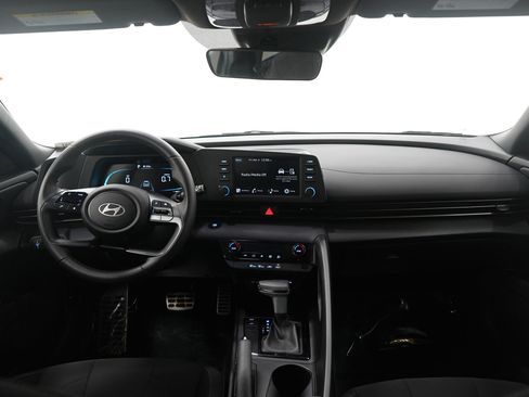 Certified 2025 Hyundai Elantra Sport w/ Cargo Package image 13