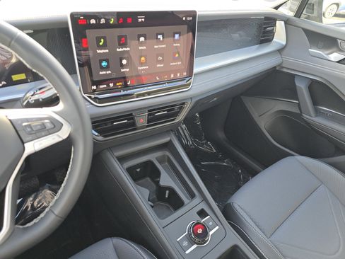 New 2026 Volkswagen Tiguan SE image 22