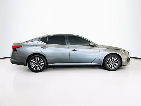 Used 2023 Nissan Altima 2.5 SV w/ SV Premium Package image 10