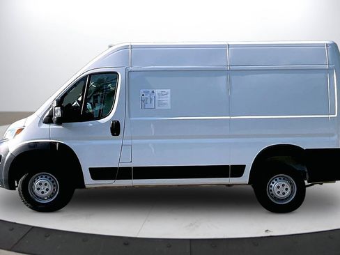 Used 2024 RAM ProMaster 2500 w/ Convenience Group FWD image 5