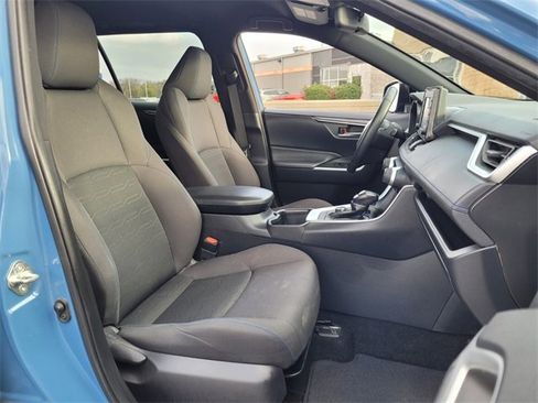 Used 2022 Toyota RAV4 SE image 16