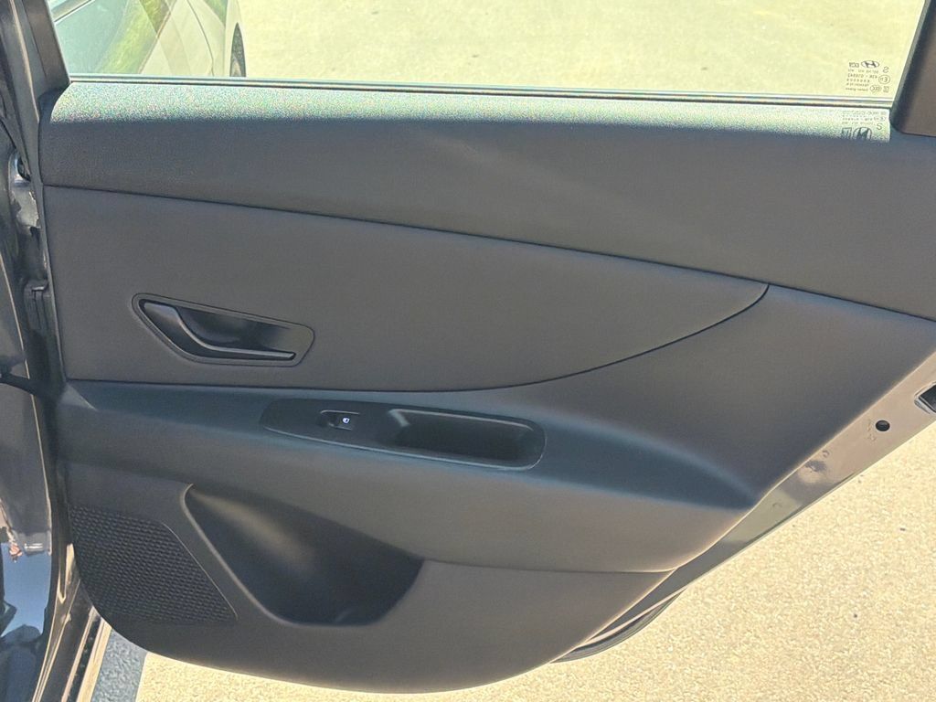 Certified 2025 Hyundai Elantra Sport FWD image 15