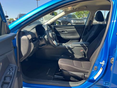 Used 2025 Nissan Sentra SV FWD image 21