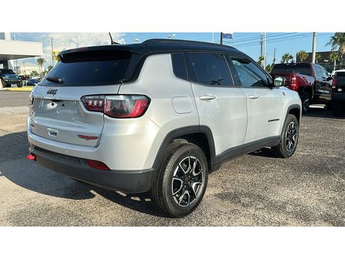 Used 2025 Jeep Compass Trailhawk AWD/4WD image 6