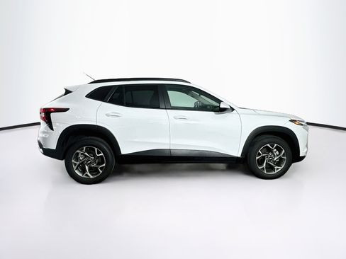 Used 2025 Chevrolet Trax LT FWD image 10