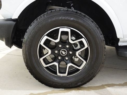 Used 2024 Ford Bronco Outer Banks AWD/4WD image 9