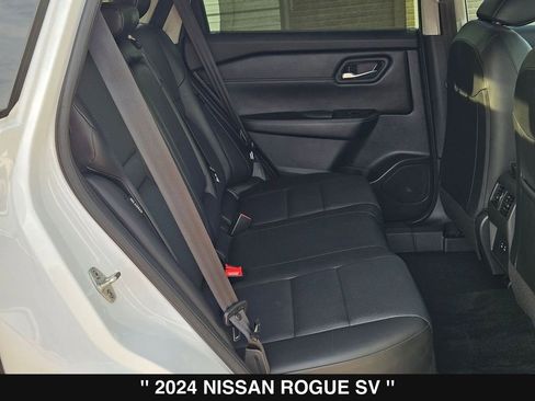 Used 2024 Nissan Rogue SV w/ SV Premium Package image 29
