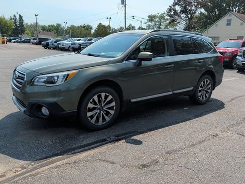Used 2017 Subaru Outback 3.6R Touring AWD/4WD image 2