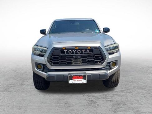 Used 2020 Toyota Tacoma Limited AWD/4WD image 2
