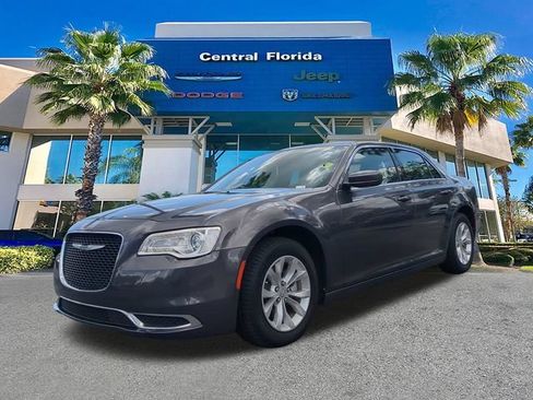 Used 2022 Chrysler 300 Touring RWD image 9