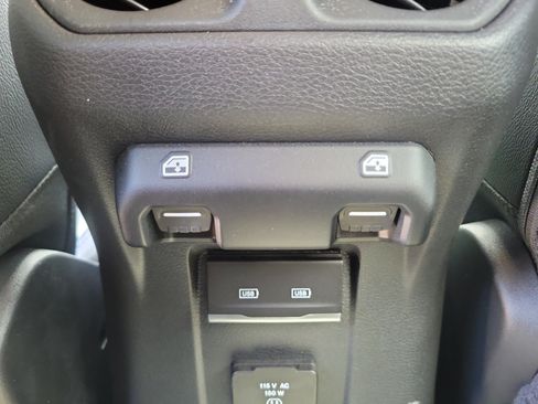 Used 2022 Jeep Wrangler Unlimited Sahara AWD/4WD image 13
