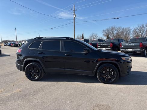 Used 2021 Jeep Cherokee Latitude Plus image 2