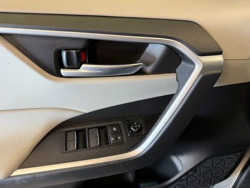 Used 2023 Toyota RAV4 XLE Premium image 19