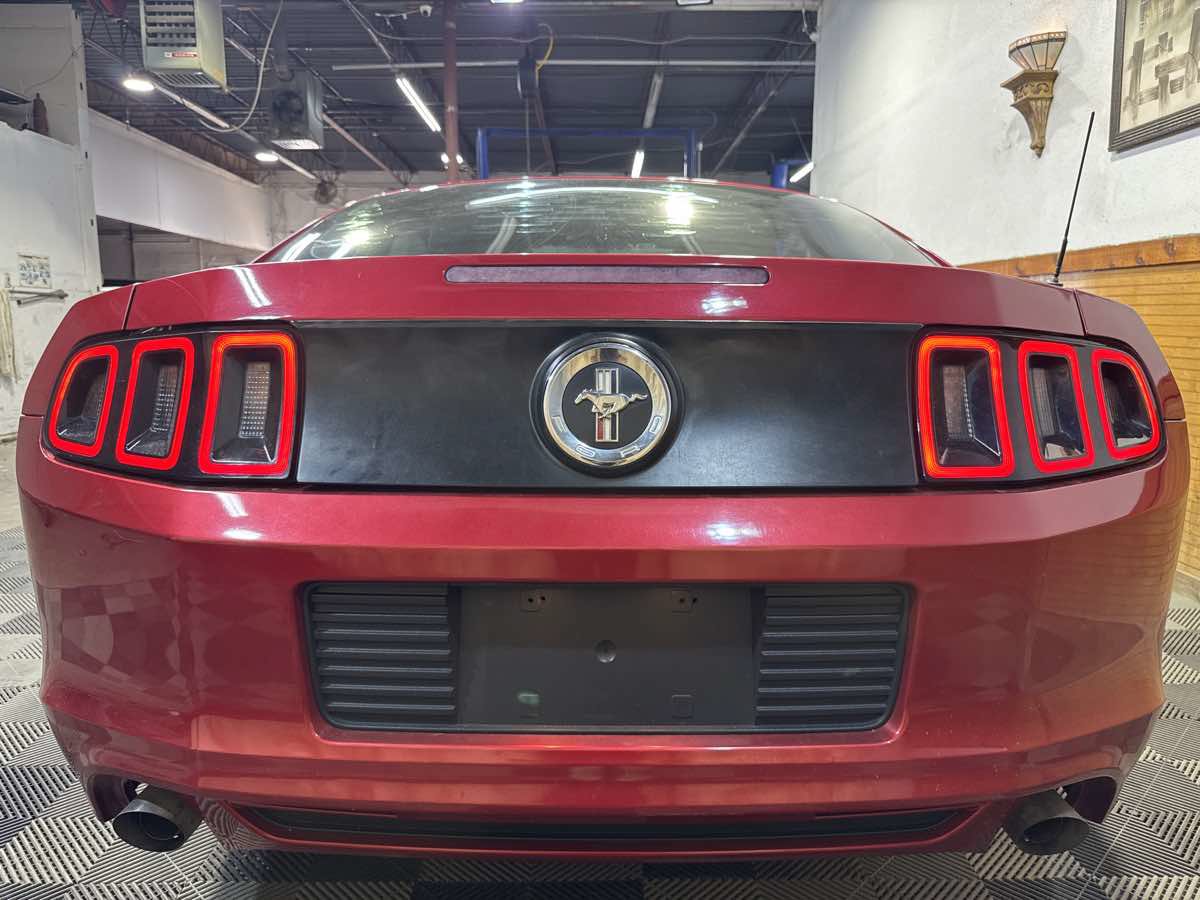 Used 2013 Ford Mustang Coupe RWD image 4