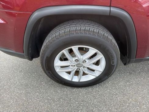 Used 2018 Jeep Grand Cherokee Laredo image 6