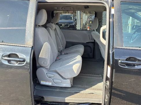 Used 2020 Toyota Sienna LE FWD image 26