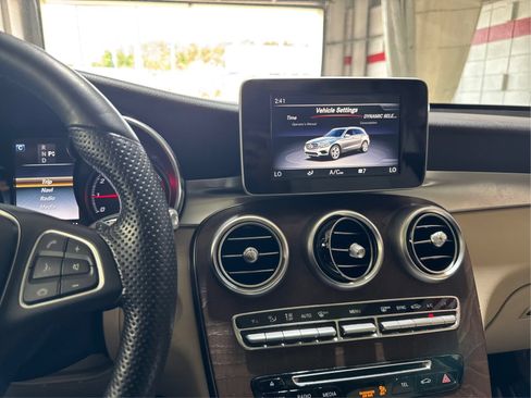 Used 2019 Mercedes-Benz GLC 300 4MATIC w/ Premium Package image 14