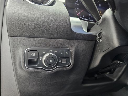 Certified 2025 Mercedes-Benz GLB 250 4MATIC image 8