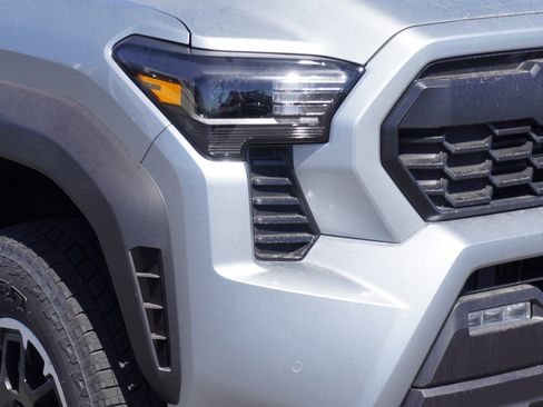 New 2026 Toyota Tacoma TRD Off-Road AWD/4WD image 3