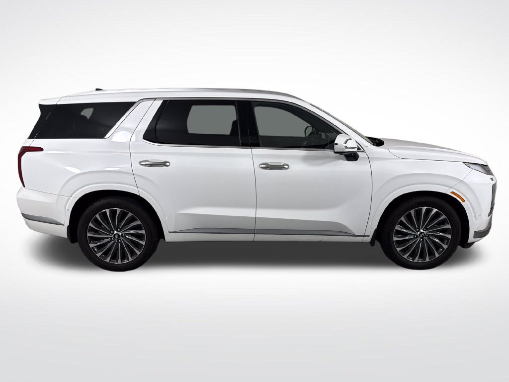 Used 2024 Hyundai Palisade Calligraphy FWD image 2