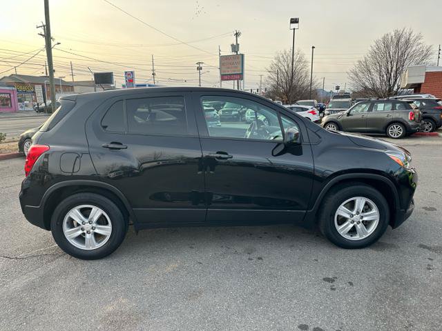 Used 2020 Chevrolet Trax LS w/ Tint and Cruise Package FWD image 4