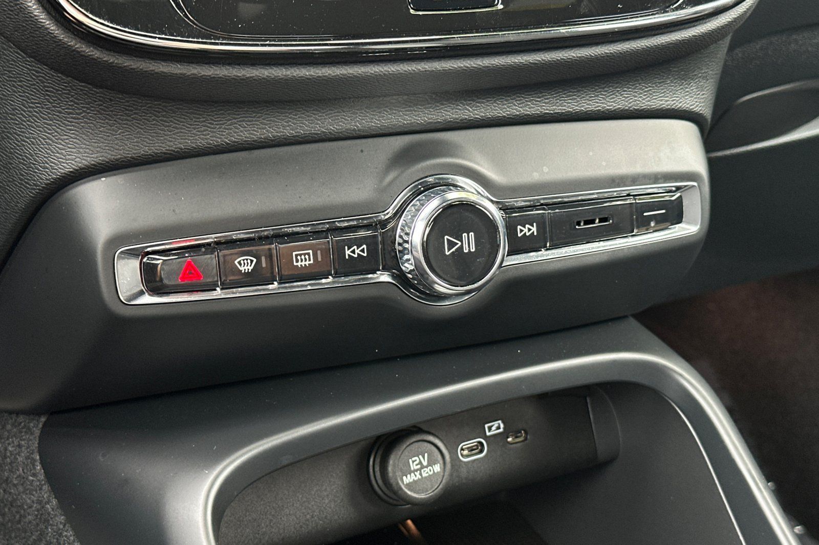 Certified 2024 Volvo XC40 Recharge Core w/ Protection Package Premier AWD/4WD image 23