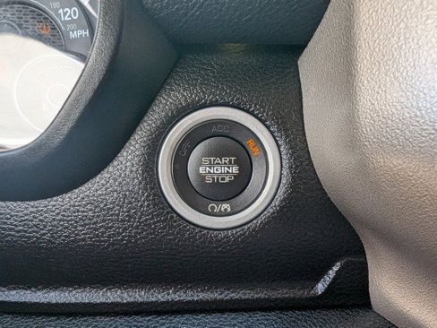 Used 2019 RAM 1500 Laramie AWD/4WD image 17
