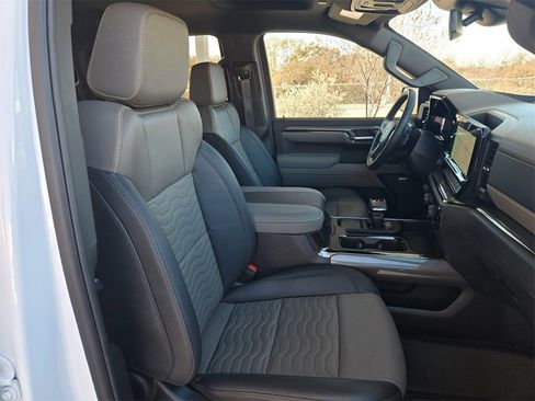 Used 2025 Chevrolet Silverado 1500 ZR2 image 28