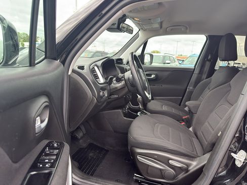 Used 2020 Jeep Renegade Latitude w/ Cold Weather Group AWD/4WD image 11