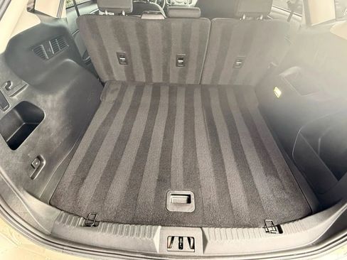 Used 2017 Ford Edge SE image 8