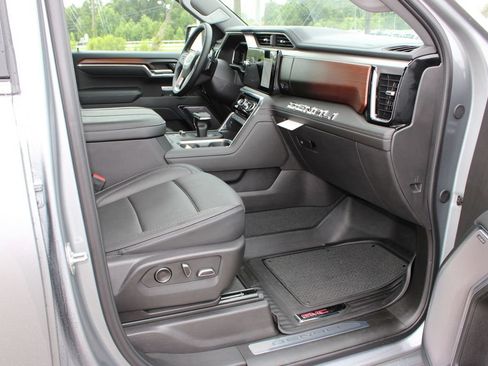 Used 2025 GMC Sierra 1500 Denali w/ Denali Reserve Package AWD/4WD image 6