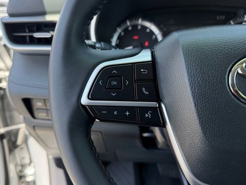Used 2025 Toyota Highlander XLE FWD image 23