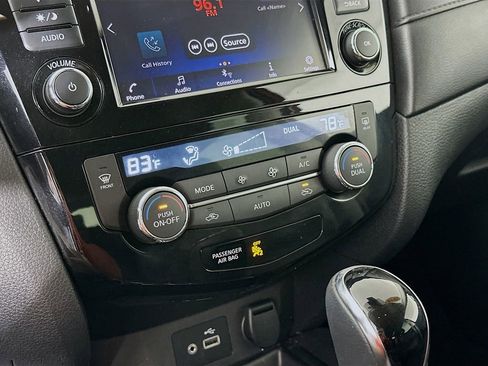 Used 2019 Nissan Rogue SV image 22