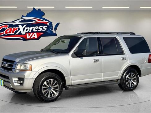 Used 2017 Ford Expedition XLT image 3