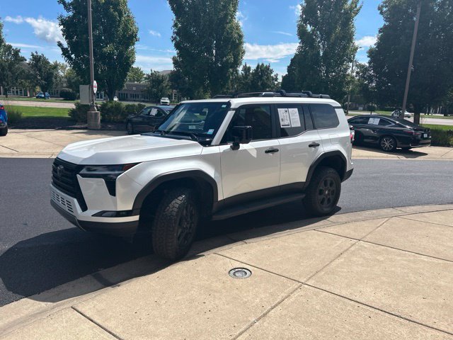 Certified 2025 Lexus GX 550 w/ Accessory Package (CT) AWD/4WD image 3