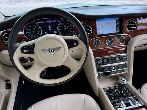 Used 2013 Bentley Mulsanne w/ Rear Entertainment Pkg image 75
