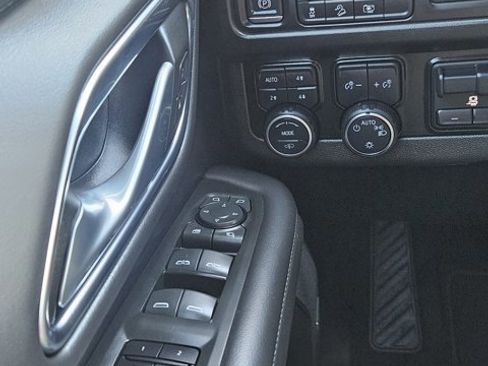 Used 2022 Chevrolet Tahoe Z71 w/ Z71 Off-Road Package image 24