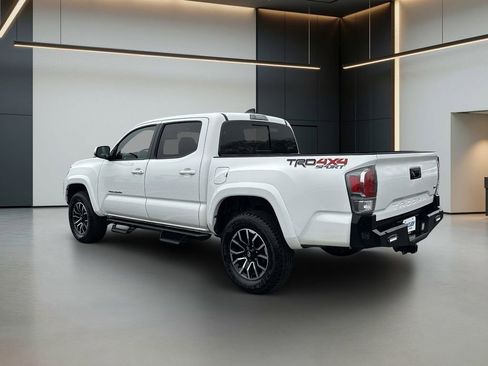 Used 2022 Toyota Tacoma TRD Sport w/ Technology Package AWD/4WD image 3