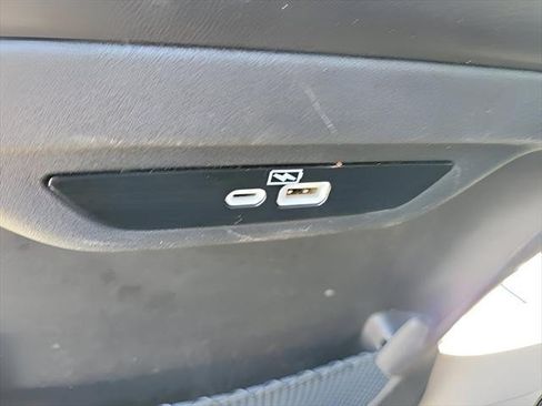 Used 2023 Chrysler Pacifica Touring-L FWD image 11