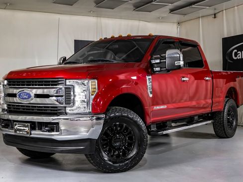 Used 2019 Ford F250 XLT w/ XLT Premium Package AWD/4WD image 4