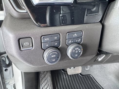 Used 2024 Chevrolet Silverado 1500 RST w/ Z71 Off-Road Package AWD/4WD image 22
