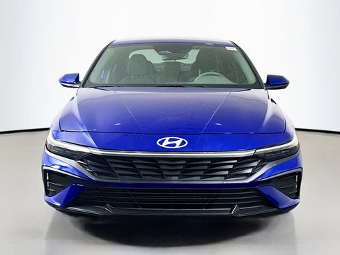 Used 2024 Hyundai Elantra SE FWD image 2