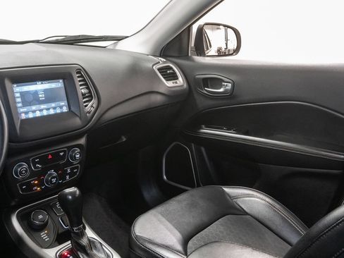 Used 2019 Jeep Compass Latitude w/ Popular Equipment Group AWD/4WD image 11