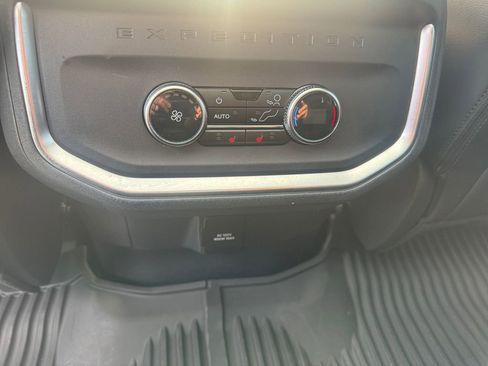 Certified 2025 Ford Expedition Platinum w/ Driver's Package image 23