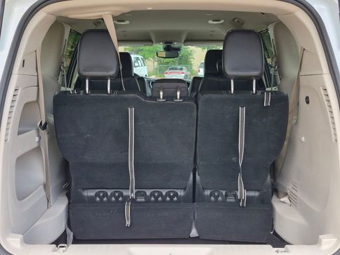 Used 2023 Chrysler Pacifica Touring-L FWD image 10