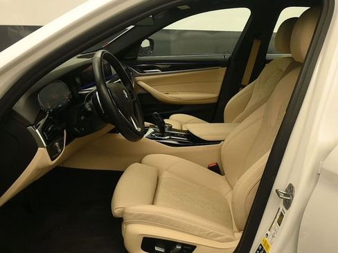 Used 2023 BMW 530i xDrive w/ Premium Package image 11